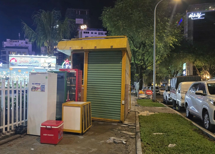 Hy hữu nhà vệ sinh công cộng 'biến mất' đã xuất hiện trở lại