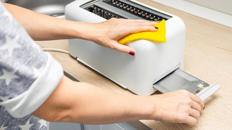 How To Properly Clean The Inside Of Your Toaster