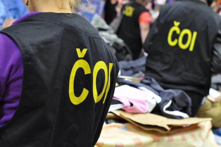 Na nepoučitelné tržnici v Hatích opět udeřila inspekce. Našla padělky ...