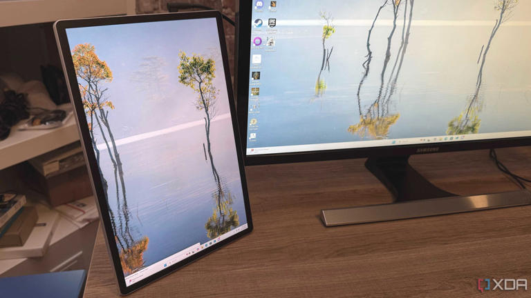 I replaced my tablet with a portable monitor as my gaming sidecar, and ...