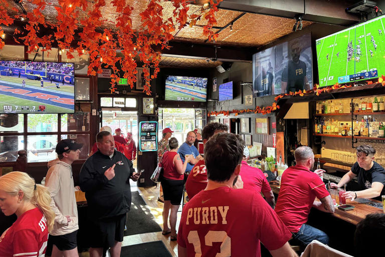 How one SF bar keeps 49ers fans in their hometown connected to the team