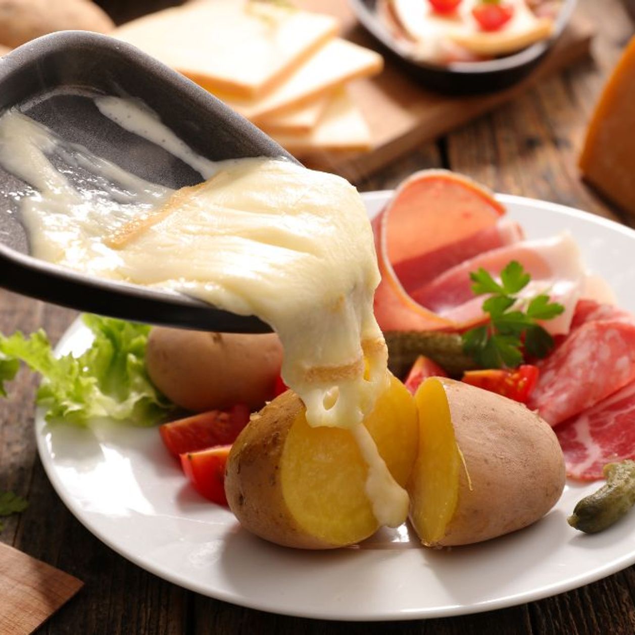 Vous n'avez jamais mangé la raclette de cette manière, pourtant elle va ...