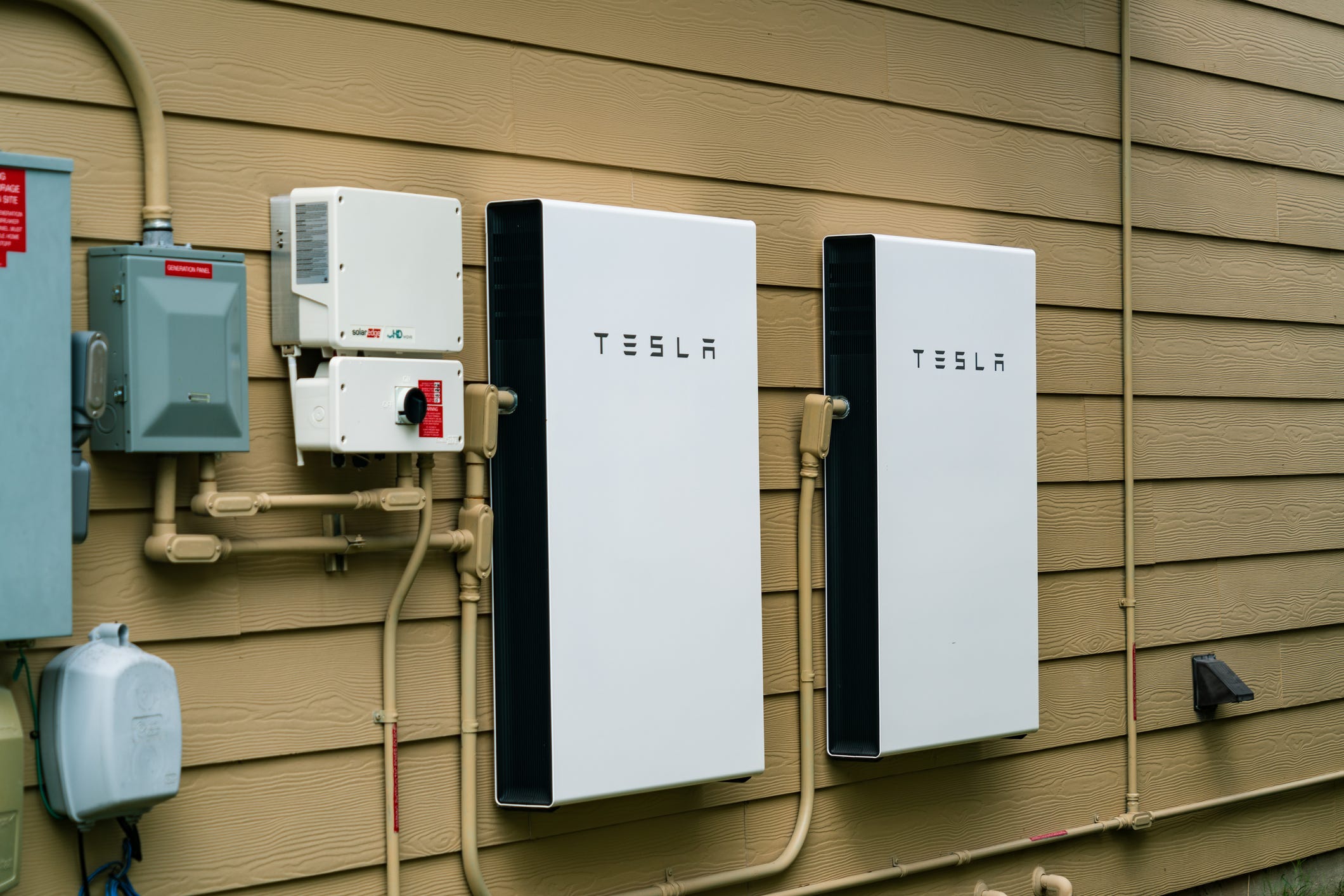 Tesla recalling 10,000 Powerwall 2 home energy storage batteries due to ...