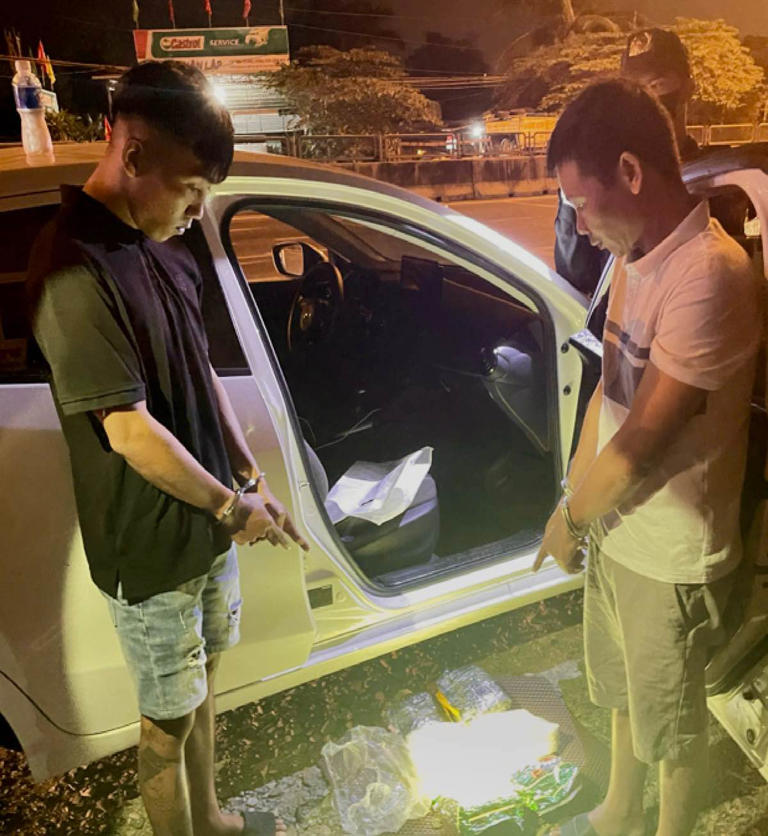 2 đối tượng Huệ và Hải bị bắt giữ khi đang vận chuyển ma túy, hồi tháng 1.2025. Ảnh: Phạm Duy