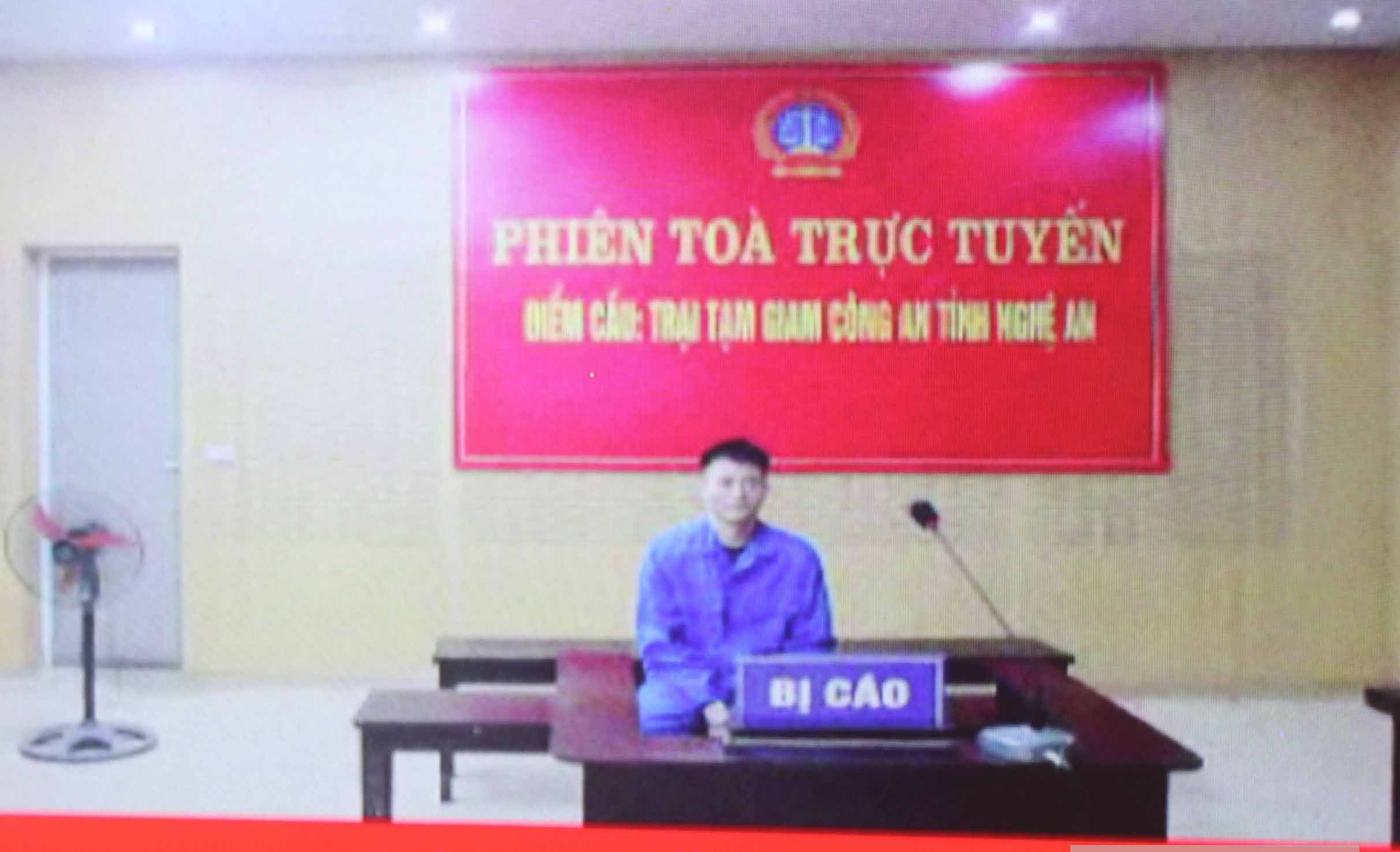 Lĩnh án 12 năm tù vì dùng kéo đâm bạn trai của vợ cũ 11 nhát