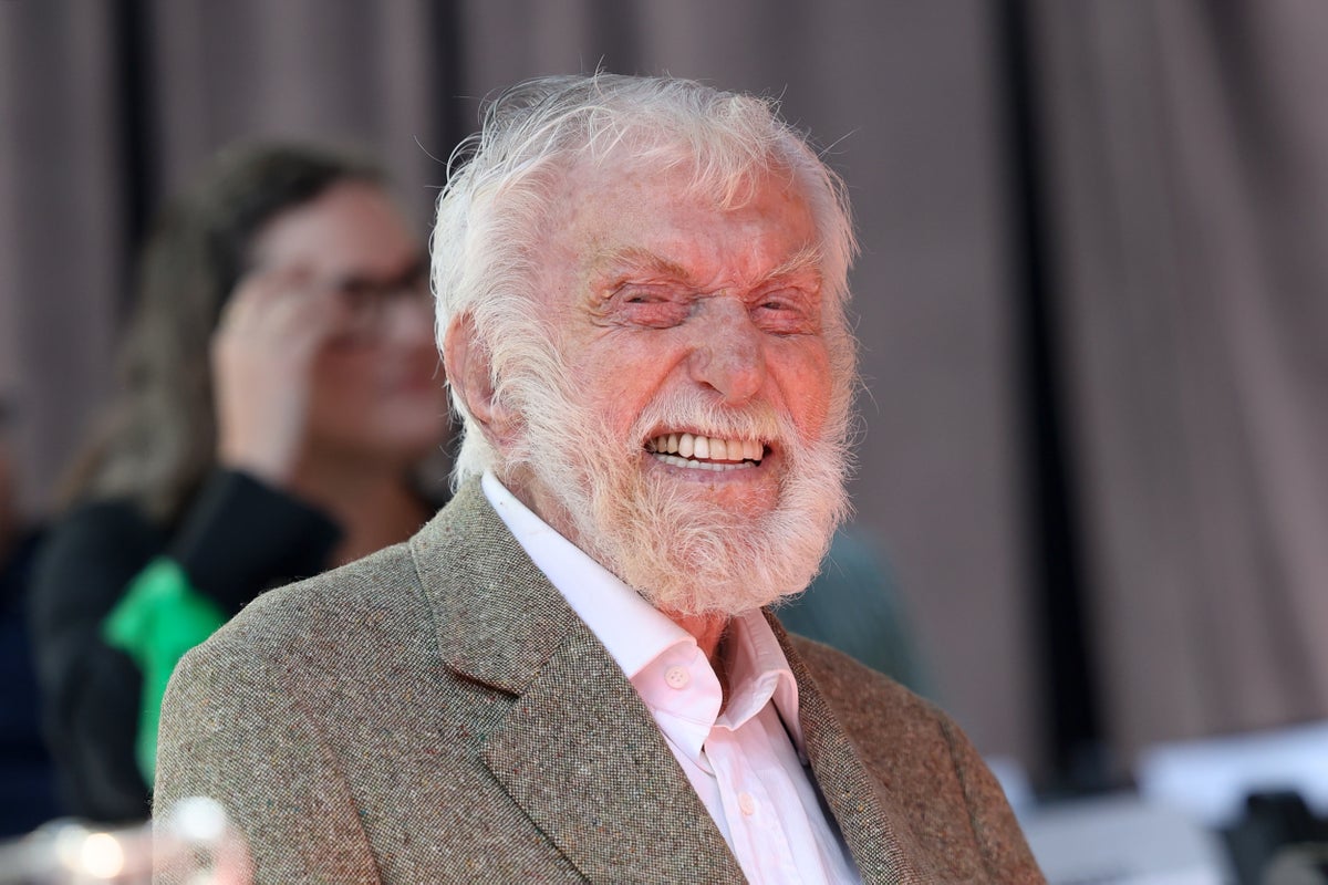 Dick Van Dyke, 99, names the two things to avoid to live a long life