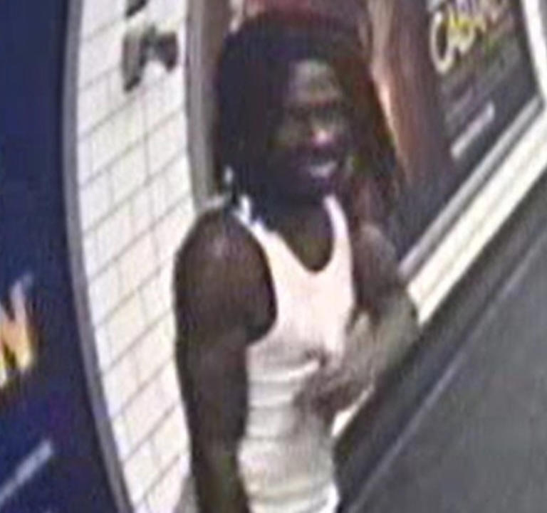 Police hunt man who slapped women in unprovoked Tube attacks