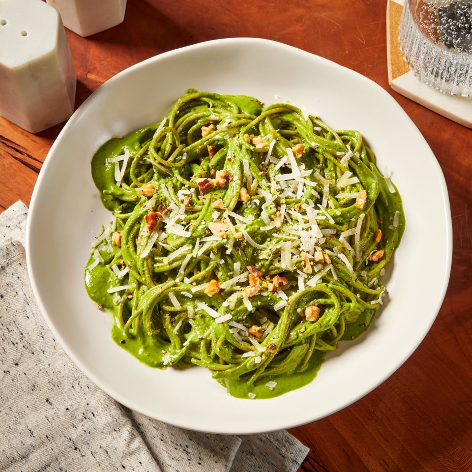 a recipe photo of the Easy Spaghetti with Spinach Sauce