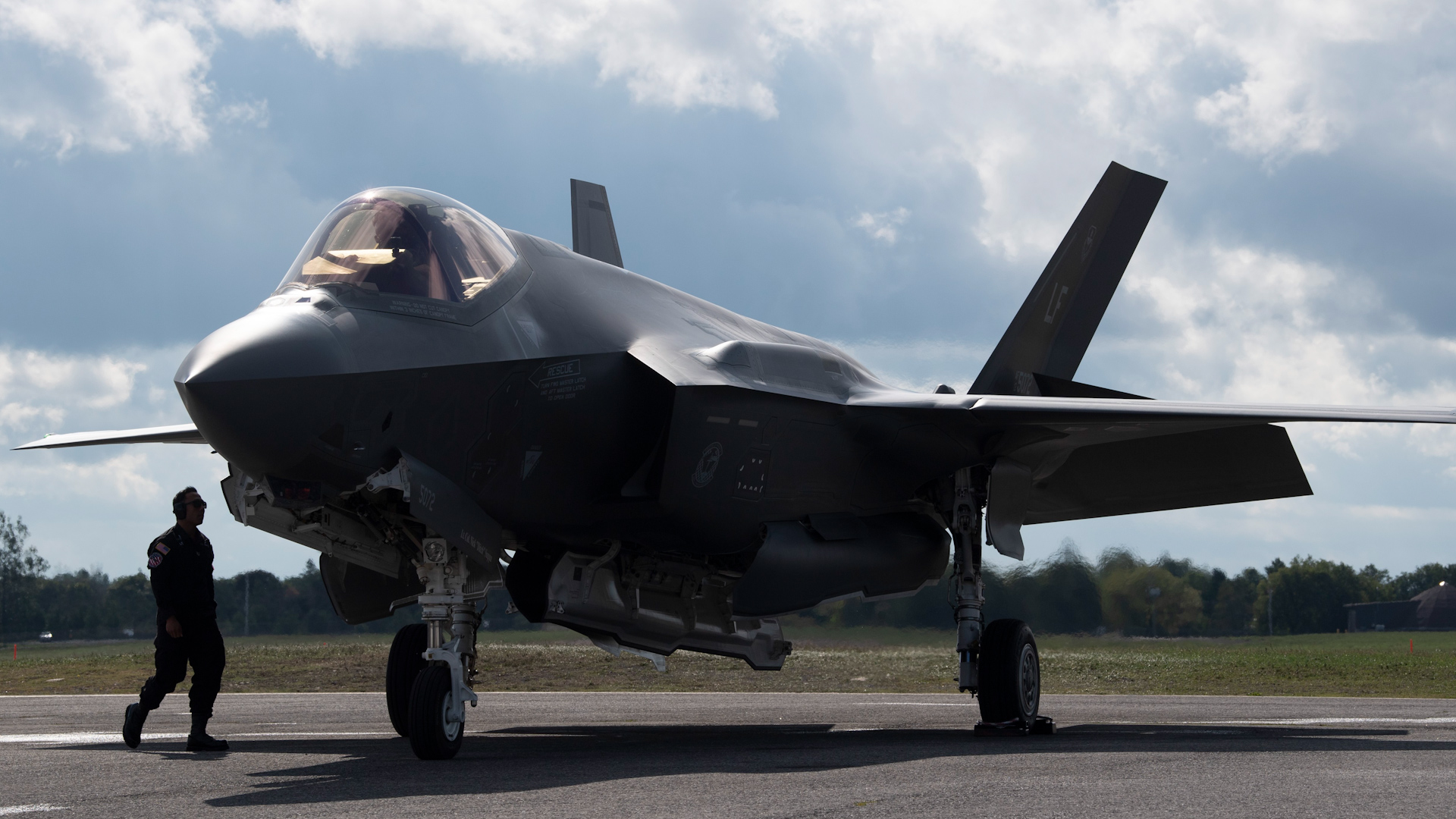 Canada 'didn't get enough' from F-35 order: Joly