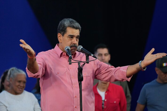 O ditador da Venezuela, Nicolás Maduro, discursa durante um evento em Caracas Foto: Ariana Cubillos/ AP