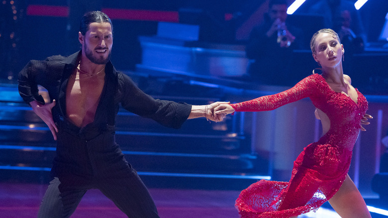 Dancing With The Stars Sends A Frontrunner Home Ahead Of The Finale ...