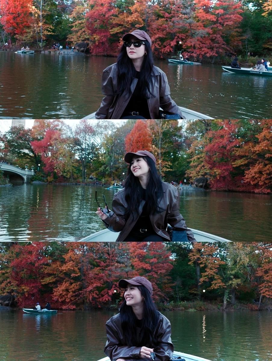 8 Foto Febby Rastanty Berjalan di Taman Central Park, New York 6 AA1QHS60