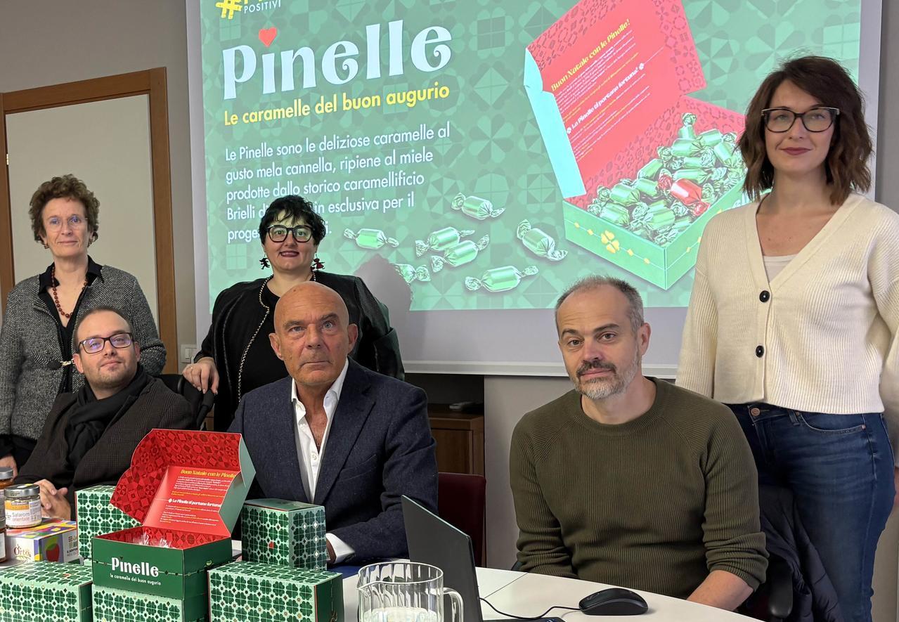 Caramelle contro la povertà. Pinelle, una scatola per una spesa. Il ...