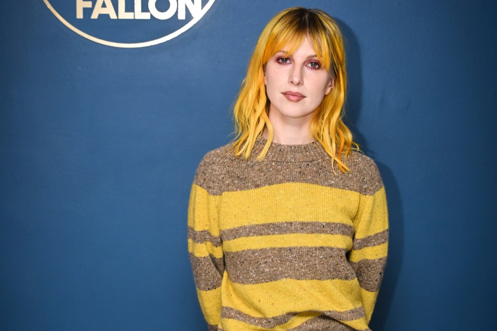 Hayley Williams dice que los fans racistas y antitrans no son bienvenidos en su gira