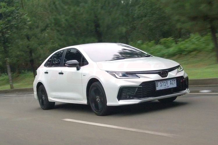 Toyota Corolla Altis GR HEV: Ulasan Lengkap!