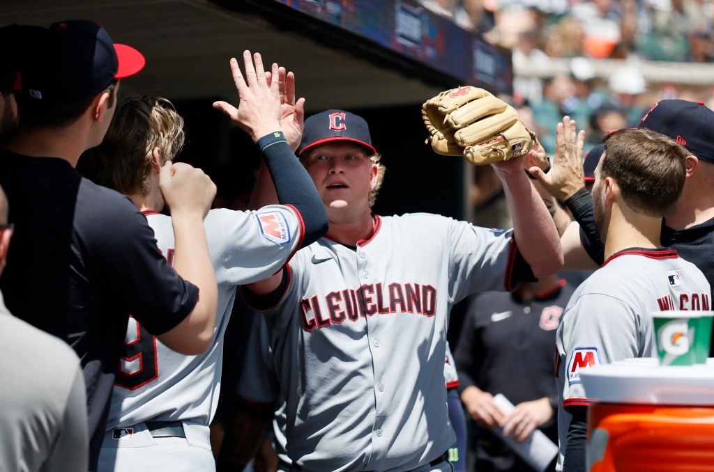 Guardians tarnish feel-good story with harsh DFA amid 5 roster moves