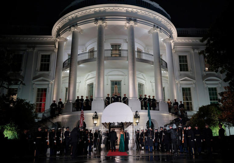 Melania Trump wears jewel-green strapless gown at White House state dinner  with Saudi Crown Prince