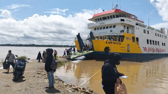 Kapal Feri KMP Manta Berlayar dari Sebawang ke Tarakan Hari Ini