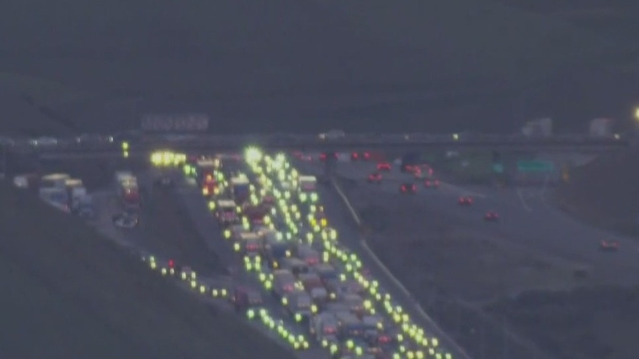 Overturned big rig snarls traffic at I-580 split near Livermore