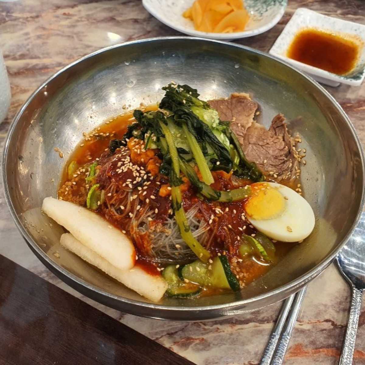 쫄깃한 면과 중독적인 양념이 어우러진 전국 함흥냉면 맛집 5