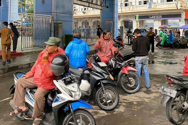 Tak Paham Aplikasi hingga Soal Rezeki, Mengapa Penumpang Masih Pilih Opang Tak Paham Aplikasi hingga Soal Rezeki, Mengapa Penumpang Masih Pilih Opang