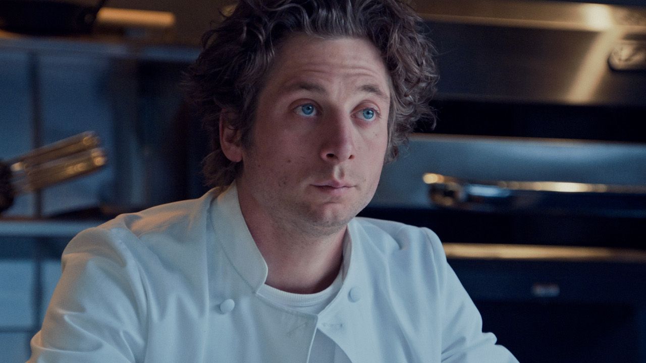 ¡Qué ternura! Jeremy Allen White comparte una adorable historia sobre sus hijas pequeñas que no entienden del todo cuál es su trabajo.