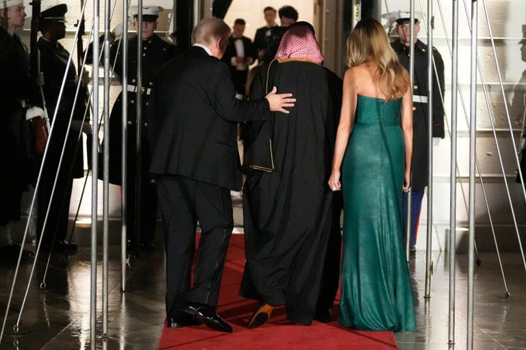 Melania Trump praised for 'stunning' jewel green gown honoring Saudi Arabia  visitors