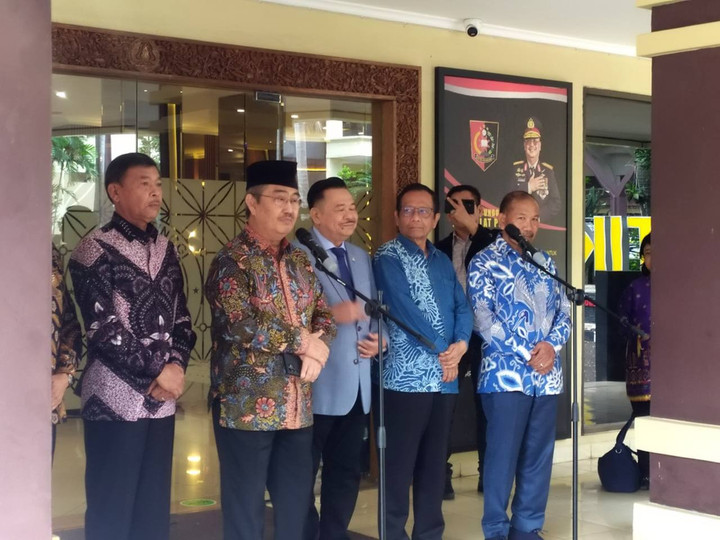 Komisi Percepatan Reformasi Polri menyampaikan keterangan di STIK-PTIK Polri, Rabu (19/11/2025). Foto: Rachmadi Rasyad/kumparan