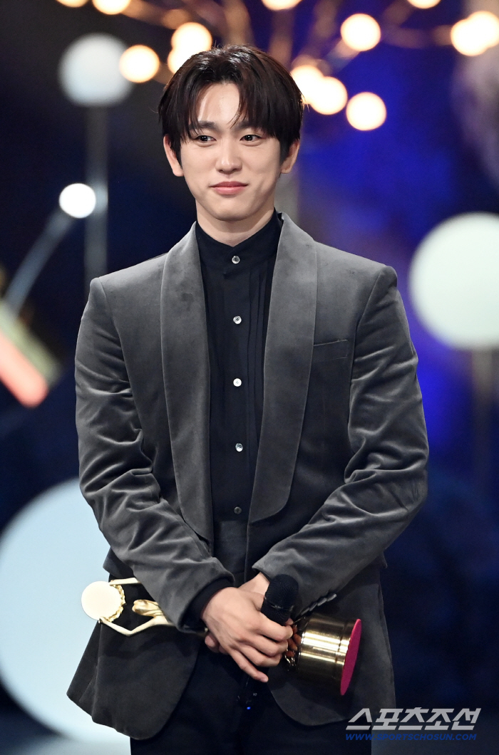 Popular star of Jeong Cheongwon, Park Jinyoung, happiness