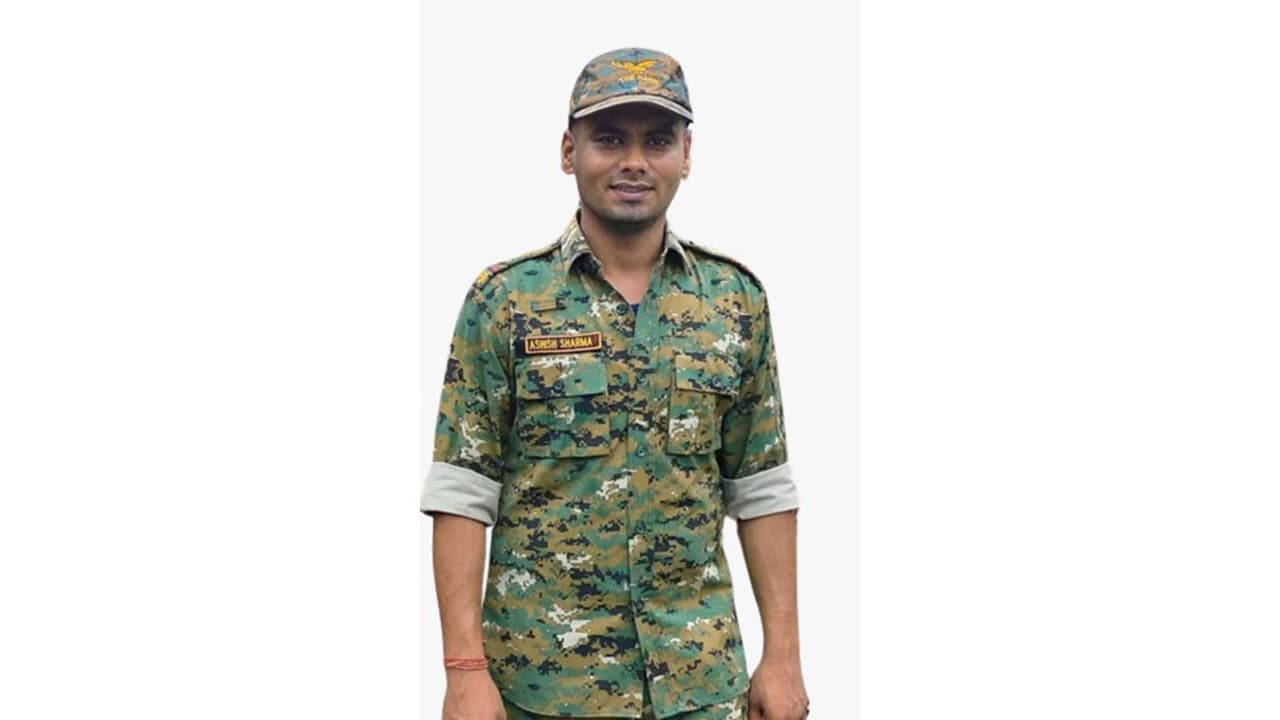 Gallant MP Hawk Force Inspector dies in Chhattisgarh Naxal encounter