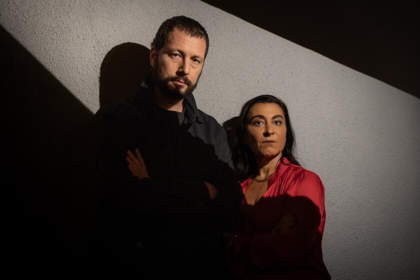 Two Ukraine war journalists open up about 'close calls,' AI on the ...