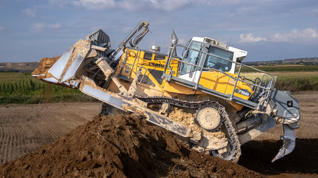Why PR766 Is Perfect for Earthmoving