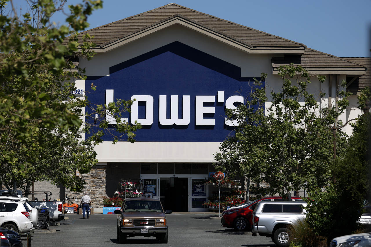 Lowe’s Sees Home Improvement Turnaround Coming as Third-Quarter Sales Rise