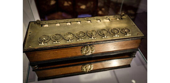 Va all'asta la calcolatrice di Pascal. Scienziati e ricercatori in rivolta