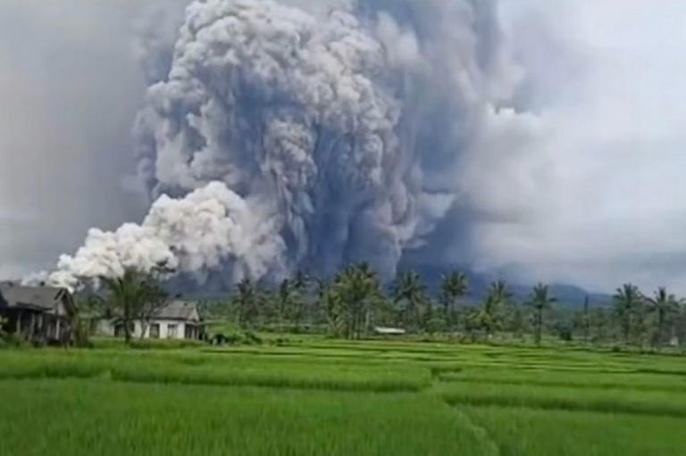 Mount Semeru spews out 54,000ft ash plume in triple eruption as people ...