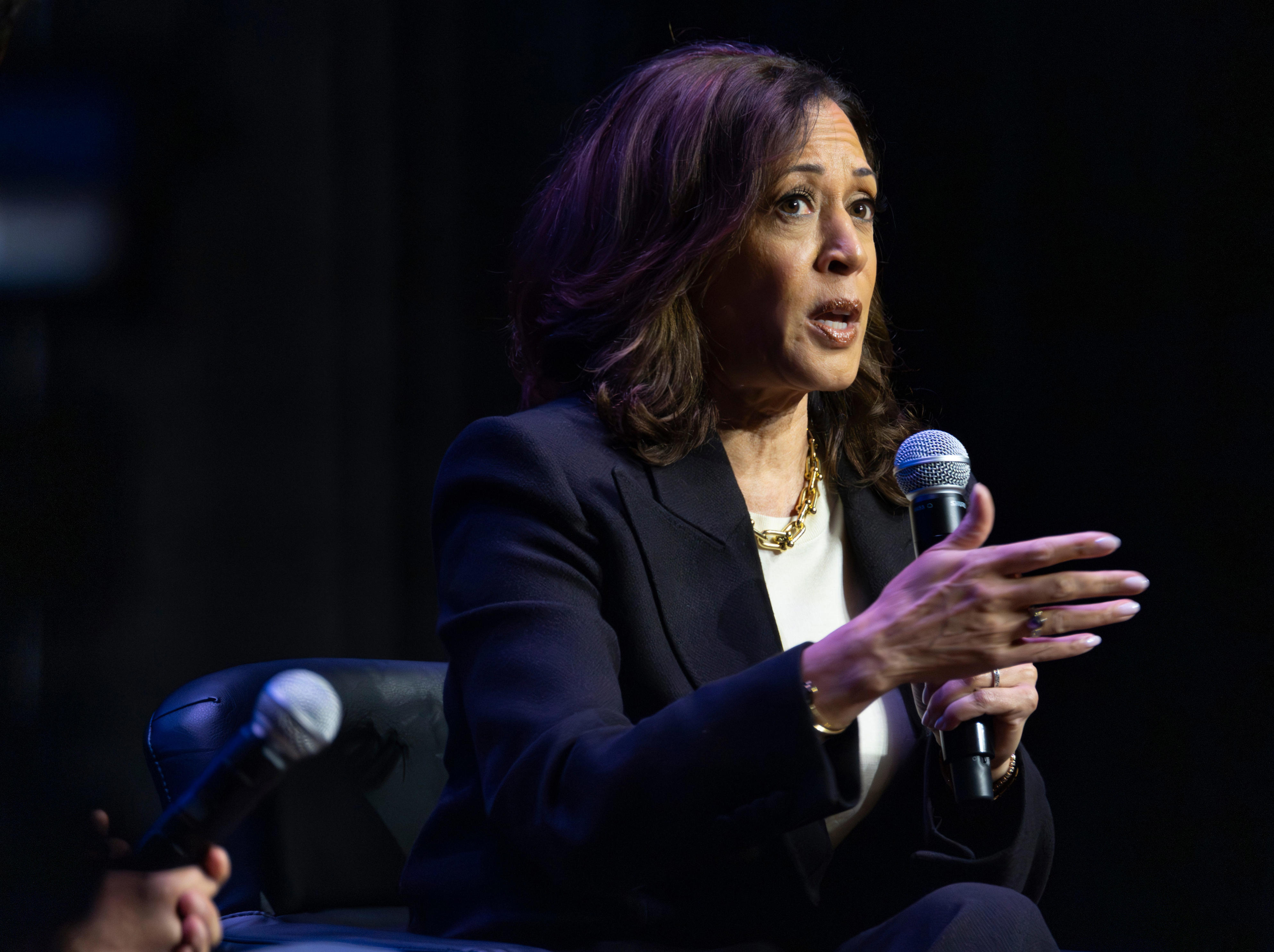 Kamala Harris brings '107 Days' book tour to Nashville's Ryman, here ...