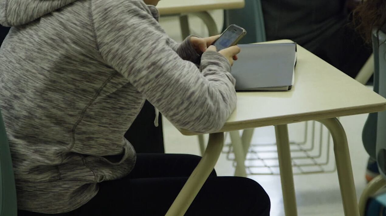 Lawmakers expected to pass bill to ban cell phones in Kansas schools