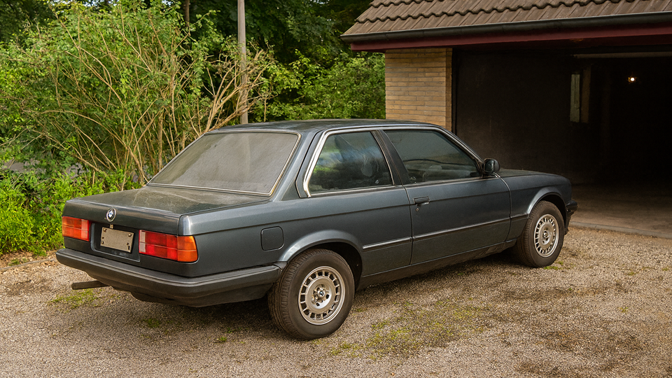 Classic BMW E30 320i Survivor