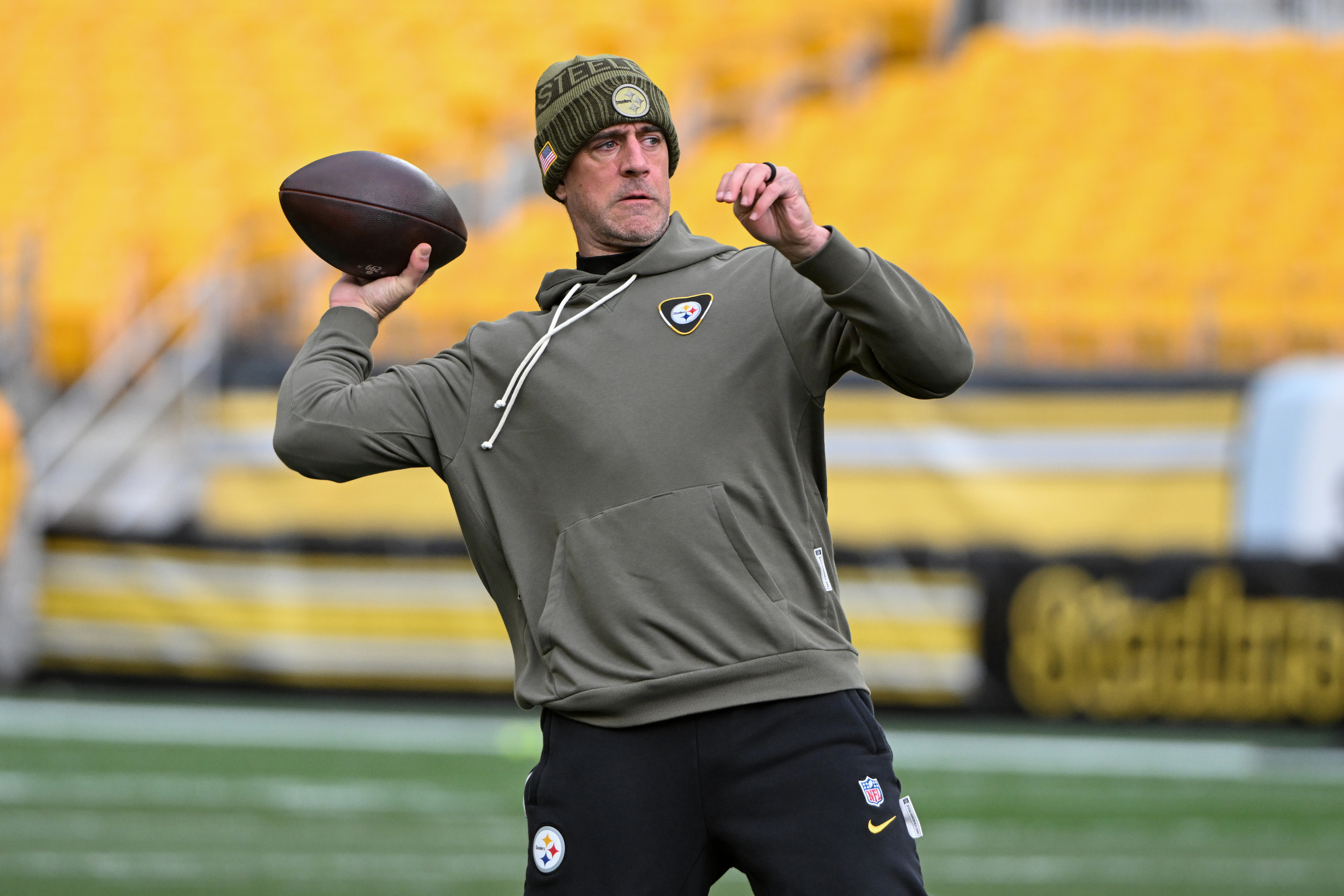 Steelers receive massive Aaron Rodgers injury update ahead of Bears game
