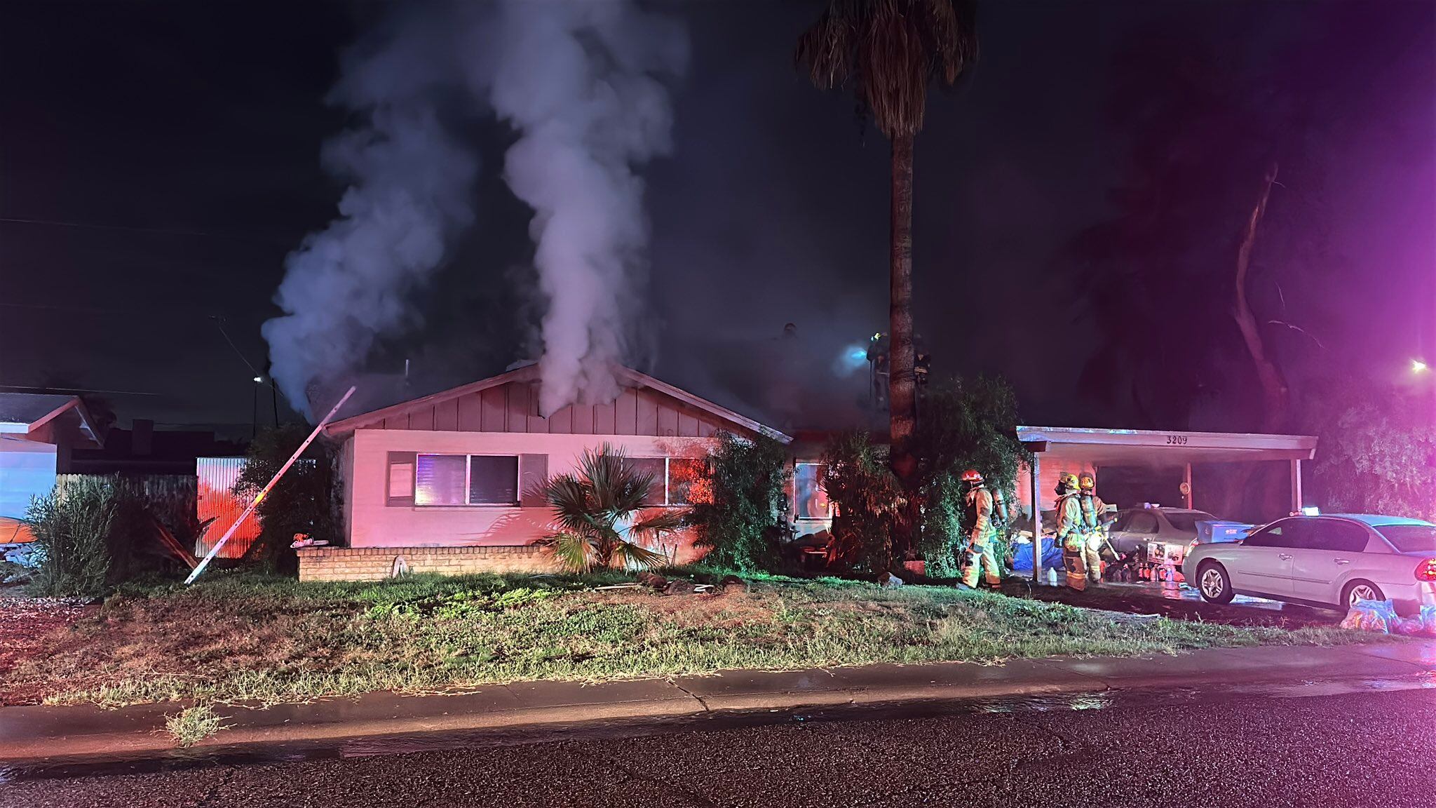Crews battle house fire in north Phoenix