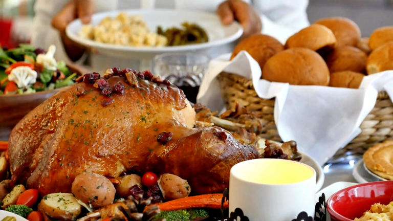 Here's 4 stores offering Thanksgiving meals this holiday season