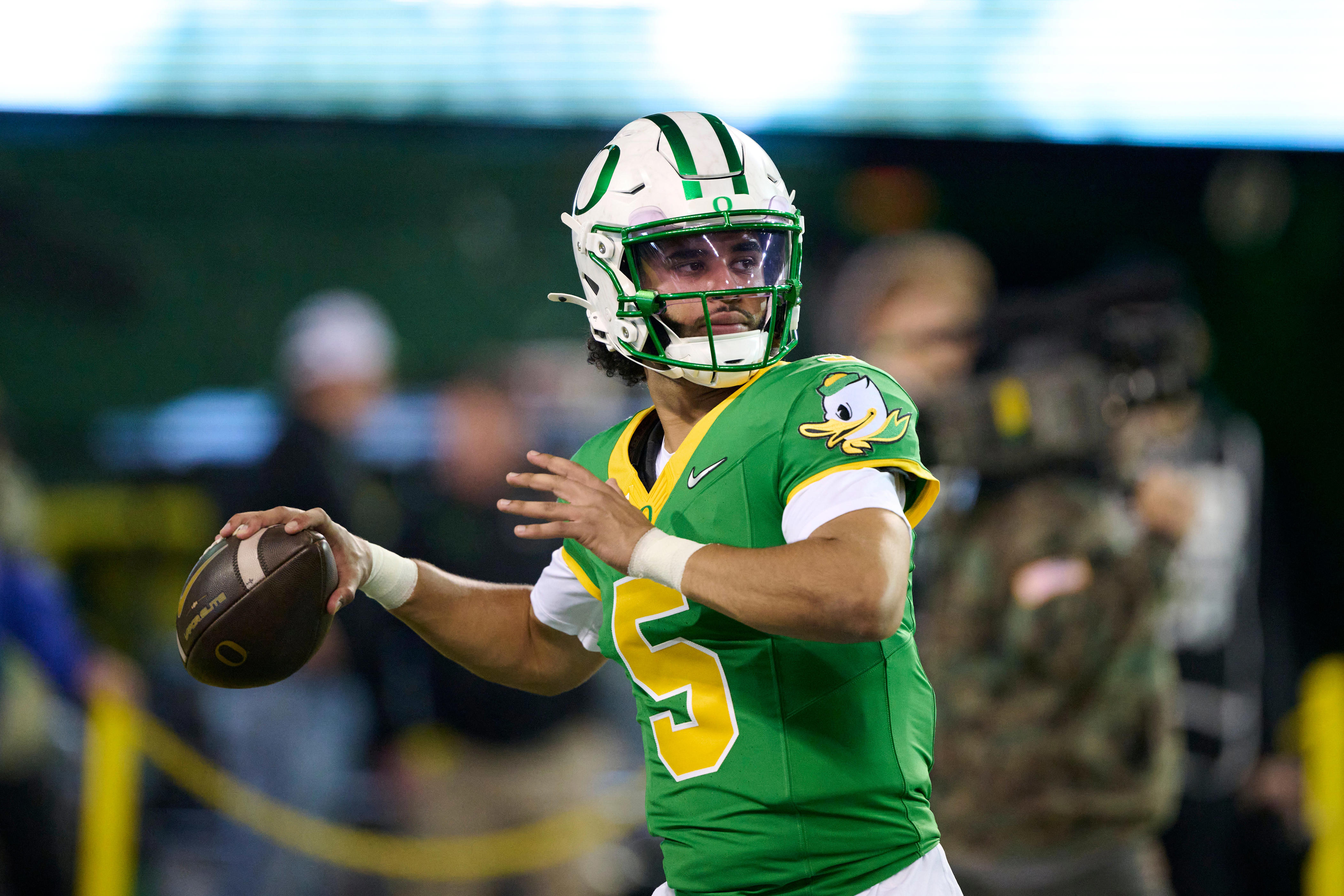 Money not a factor in Dante Moore's decision to return to Oregon