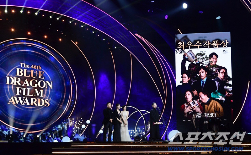 Son Ye Jin khóc khi Hyun Bin thắng Ảnh đế Rồng Xanh