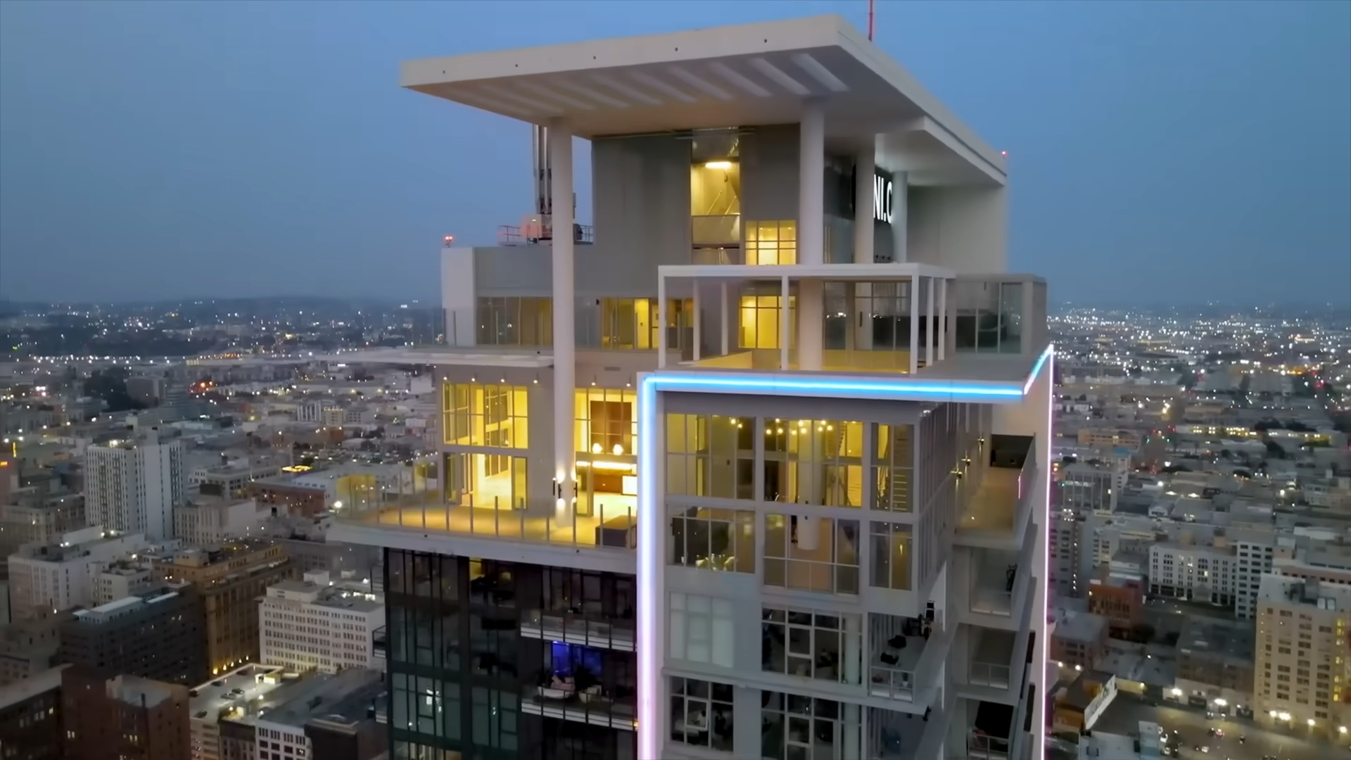 Inside a $125K-a-Month Los Angeles Penthouse