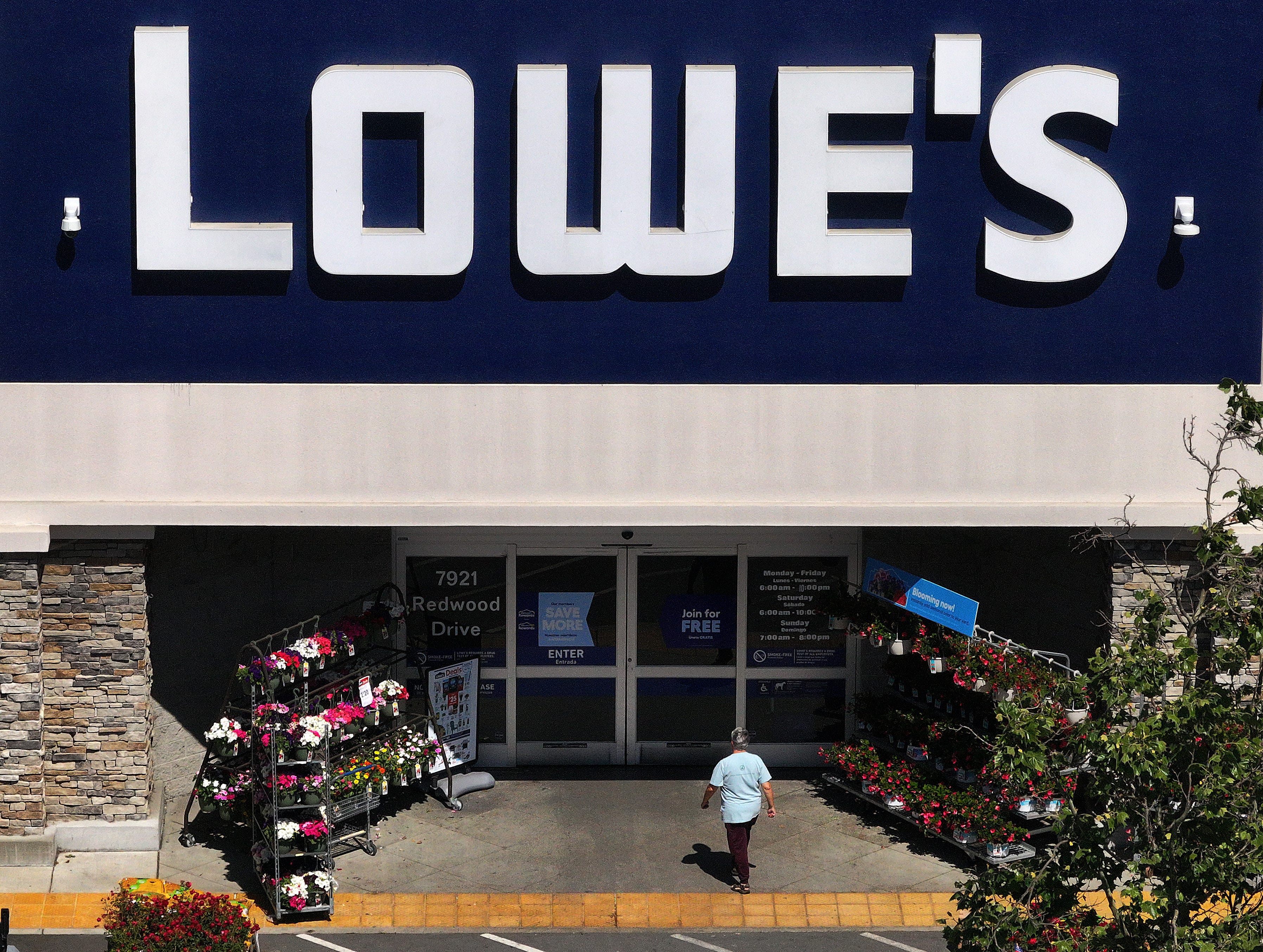 Lowe's says shoppers are sticking to small projects as the home ...