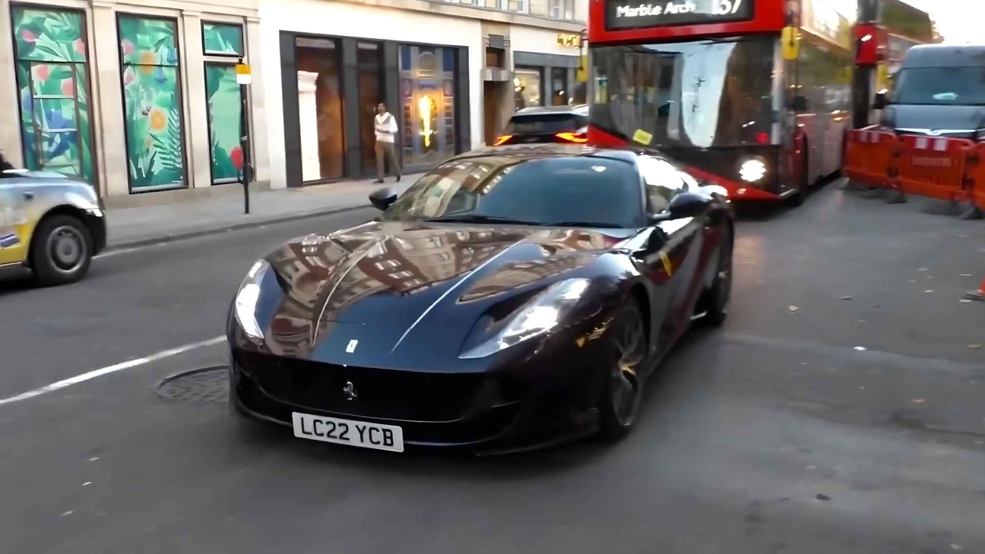 $400.000 Ferrari 812 Superfast Spotted in London