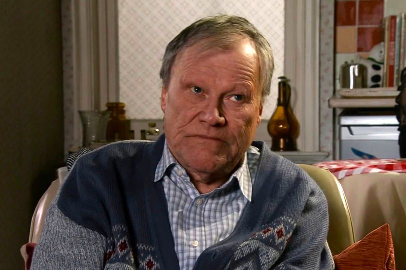 Coronation Street fans say 'more to it' as Roy Cropper's prison pal ...