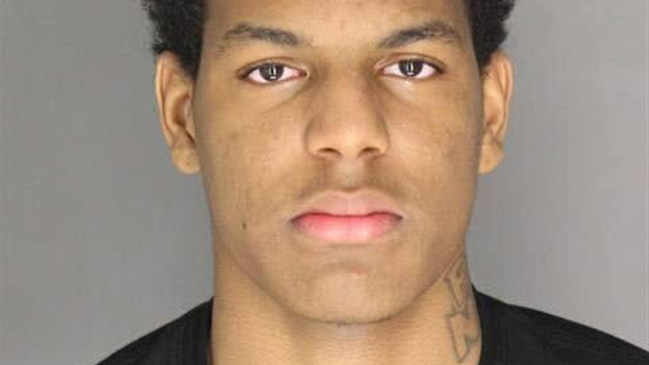 Homicide suspect manhunt underway in Redford Township