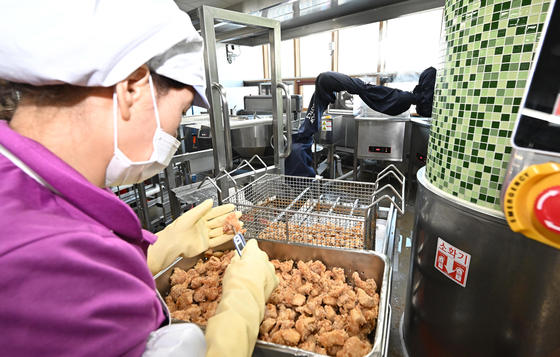 학교 급식실 조리실무사(자료사진). 연합뉴스