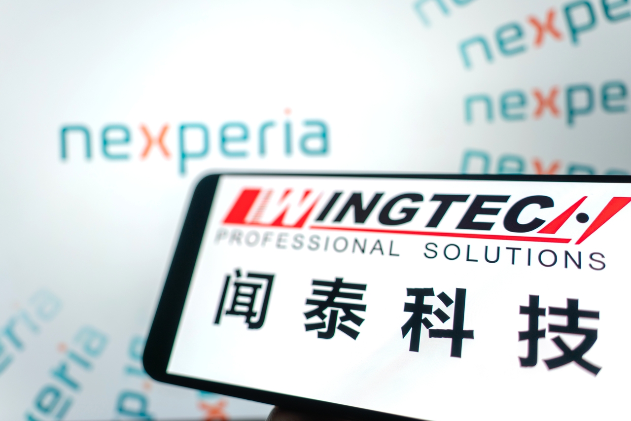 创意配图：安世半导体（Nexperia）、闻泰科技企业